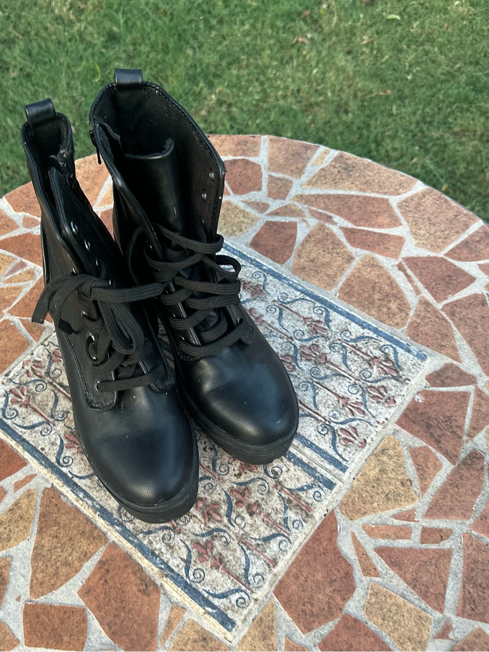Black bamboo Women's Lace-Up Combat Boots size 8